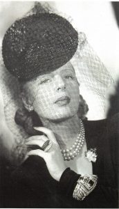 Tamara de Lempicka, portrait photograph by Dora Kallmus of d'Ora Studio, Paris, 1929, [Public domain], via Wikimedia Commons ilGiornaleOFF