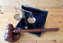 Gli danno l’ergastolo, piange lacrime di coccodrillo