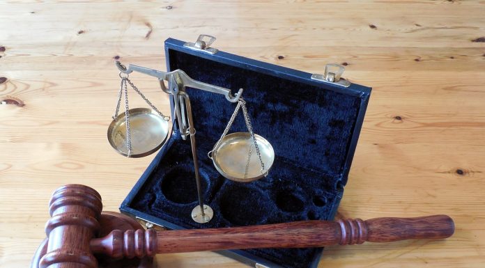 Gli danno l’ergastolo, piange lacrime di coccodrillo