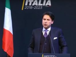 Il premier Conte “ubriaco” al Vinitaly Il premier Conte ubriaco al Vinitaly