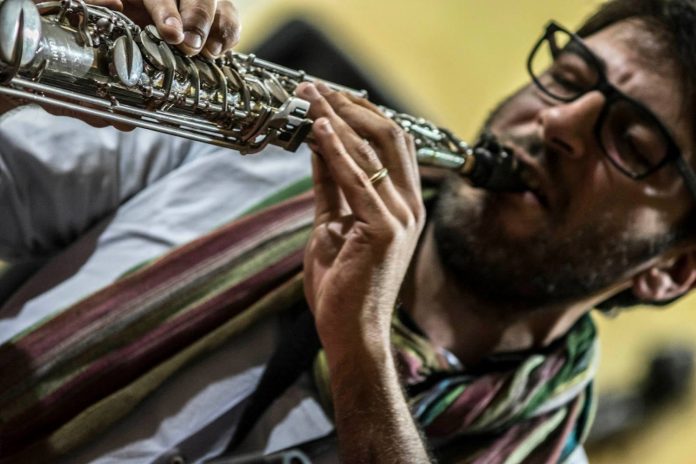 I dipinti dello statunitense Edward Hopper sono stati il punto di partenza per Night Windows, ultimo disco del sassofonista e compositore Alberto La Neve I dipinti dello statunitense Edward Hopper sono stati il punto di partenza per Night Windows, ultimo disco del sassofonista e compositore Alberto La Neve