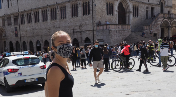 SIMA: 2 metri e mascherine anche per rischio trasmissione aerea