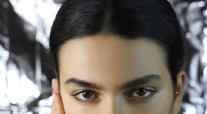 “Trasparenze e Contaminazioni”, a Villa Altieri una mostra celebra l’arte del gioiello contemporaneo